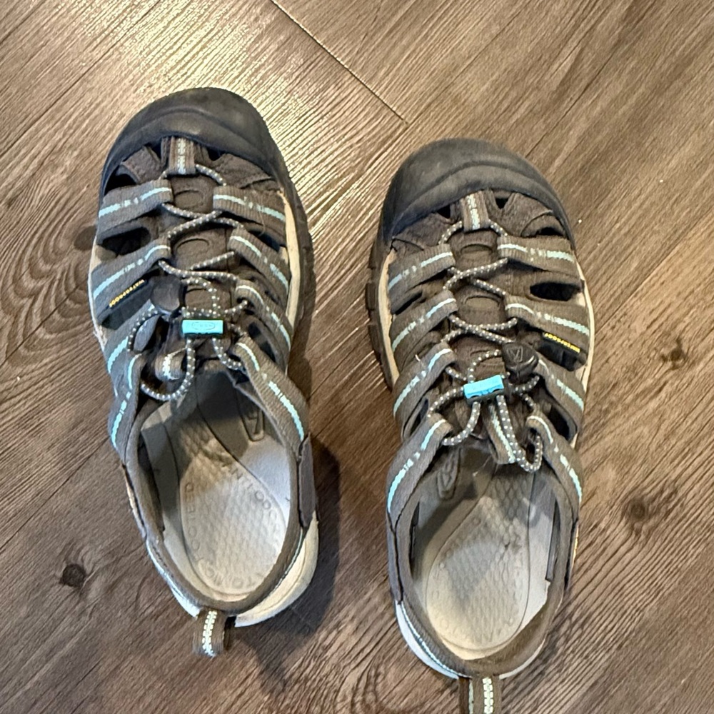 Keen Newport H2 women's size 8 sandal - Picture 2 of 3